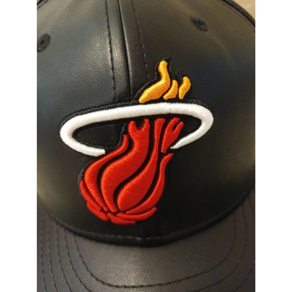 NBA Miami Heat New Era Men's Faux Leather 59FIFTY Fitted Cap 7 3/8 - Picture 8 of 9